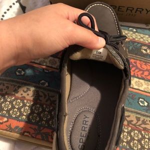 Intrepid dark grey sperry’s